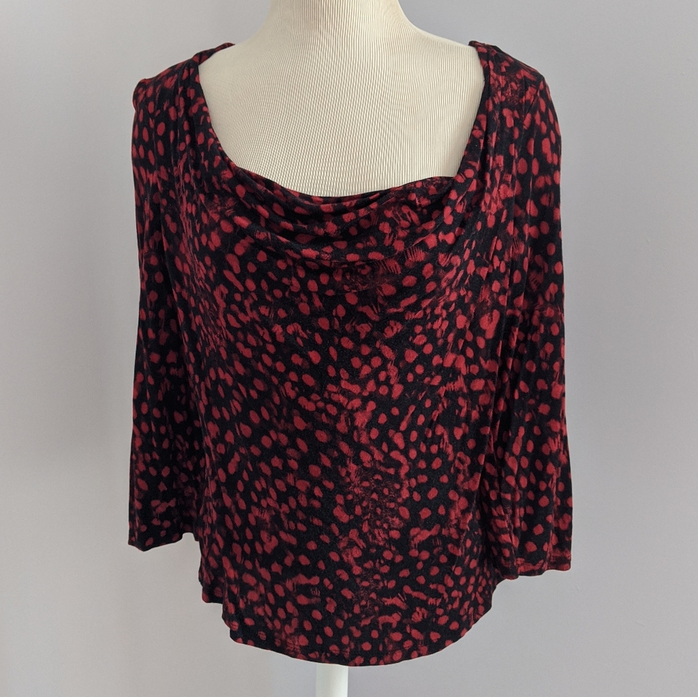 Black and red 3/4 length sleeve top